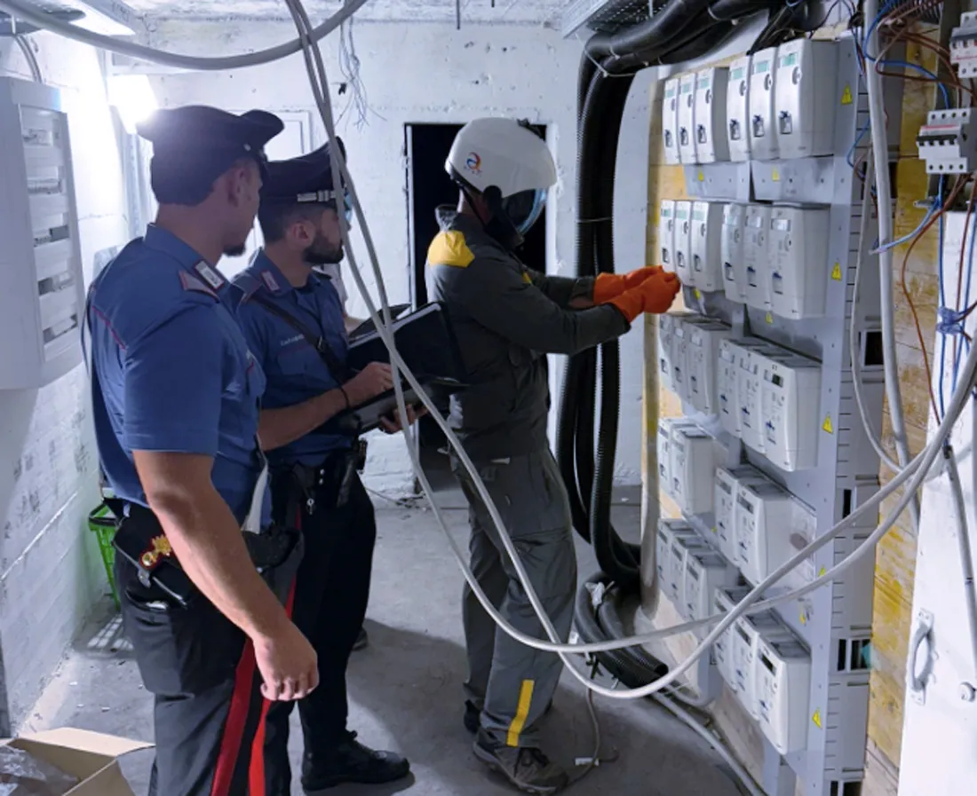 Immobile occupato e furto di elettricità: scoperta manomissione ad alto rischio a Roma nord