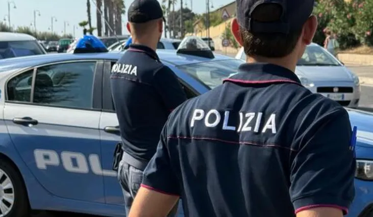 Droga nel bocchettone dell'auto: due arresti per spaccio in viale Vaticano