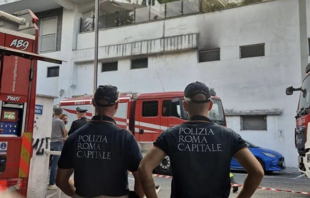 Incendio in un garage a Monteverde: evacuato un palazzo, intossicati in ospedale. Chiusa via Vitellia