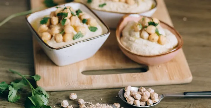 Hummus di ceci richiamato per scadenza poco leggibile: marchi, lotti e prodotti interessati