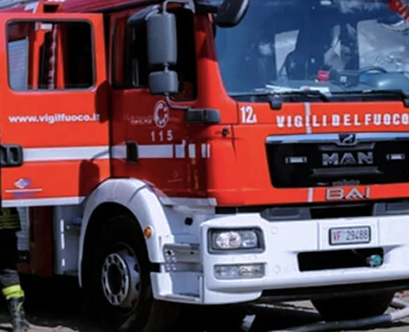 Incendio in via del Lido di Castel Porziano all’Infernetto: evacuate alcune case