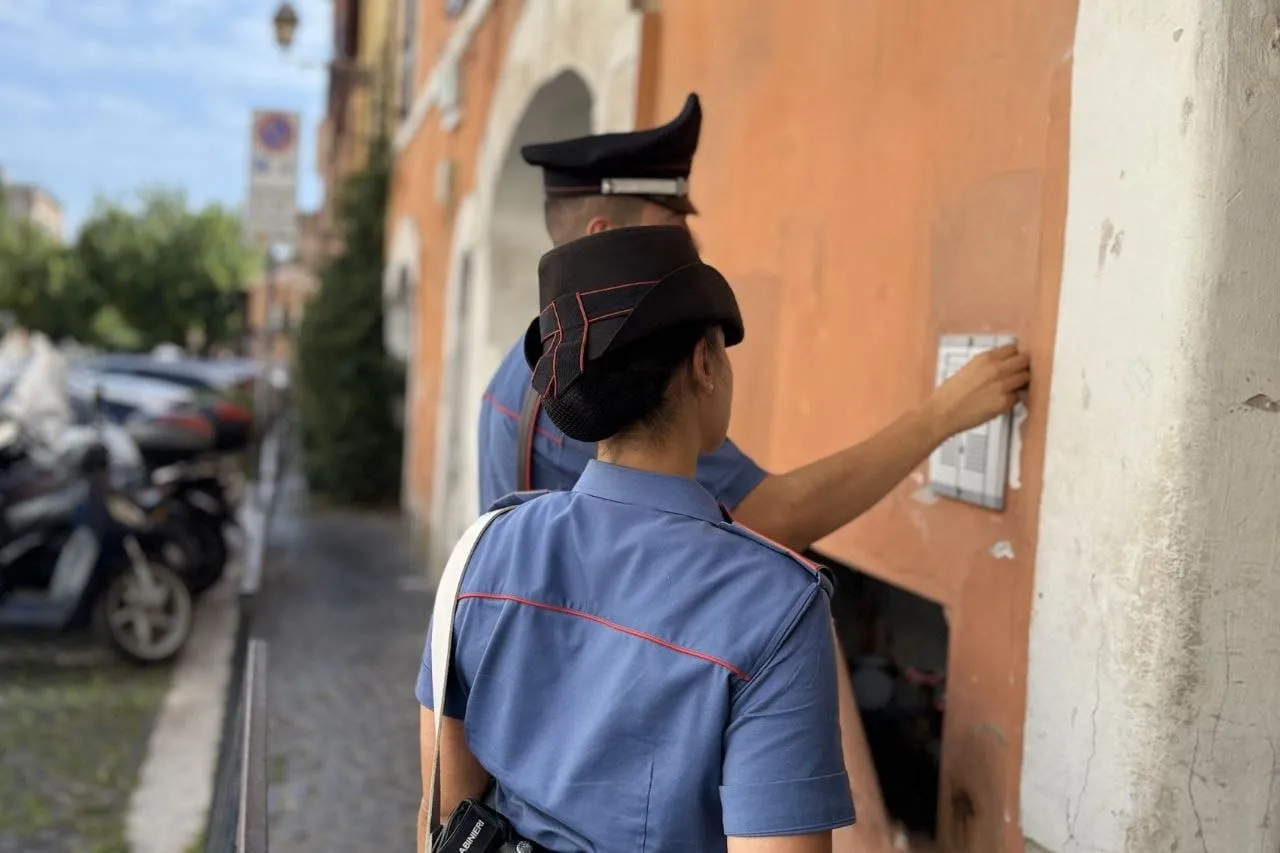 Aggressione con acido a Pomezia: 29enne sfigura il compagno dopo una lite