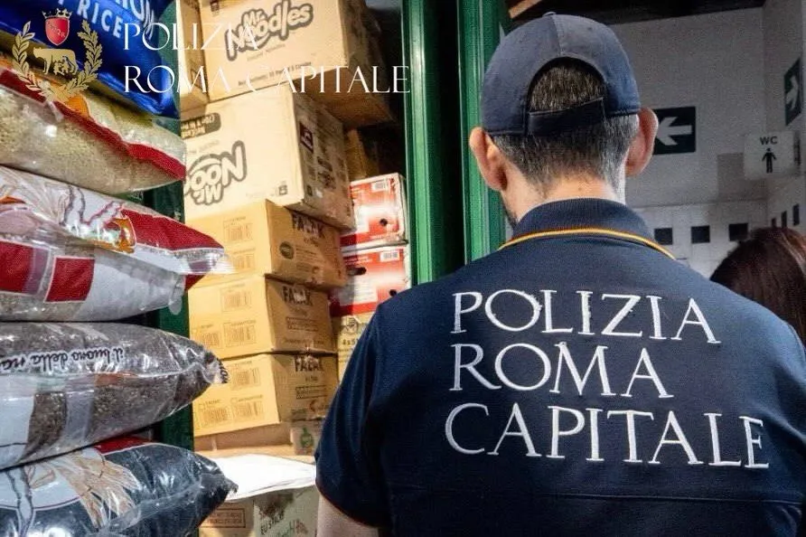 Controlli a Trastevere su 50 locali: 200 metri quadrati di suolo pubblico occupati abusivamente