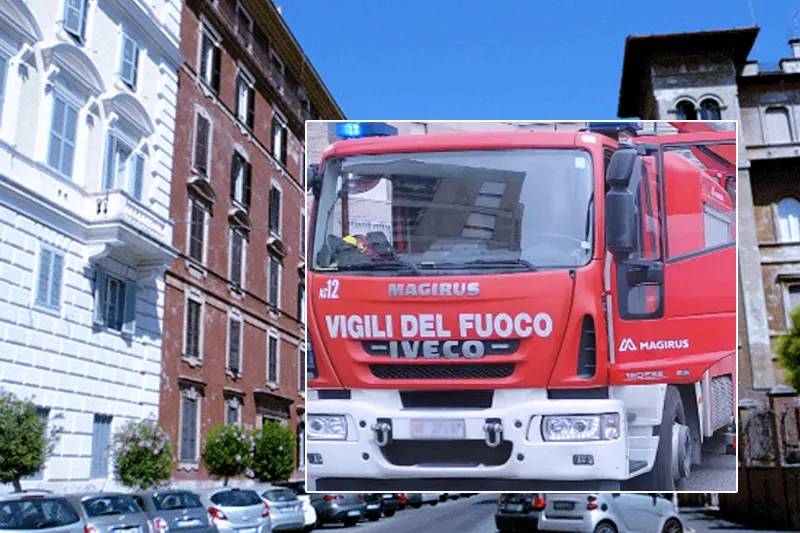 Paura nel cuore della Capitale: auto in fiamme minaccia alberi e veicoli in sosta, scatta il blocco stradale
