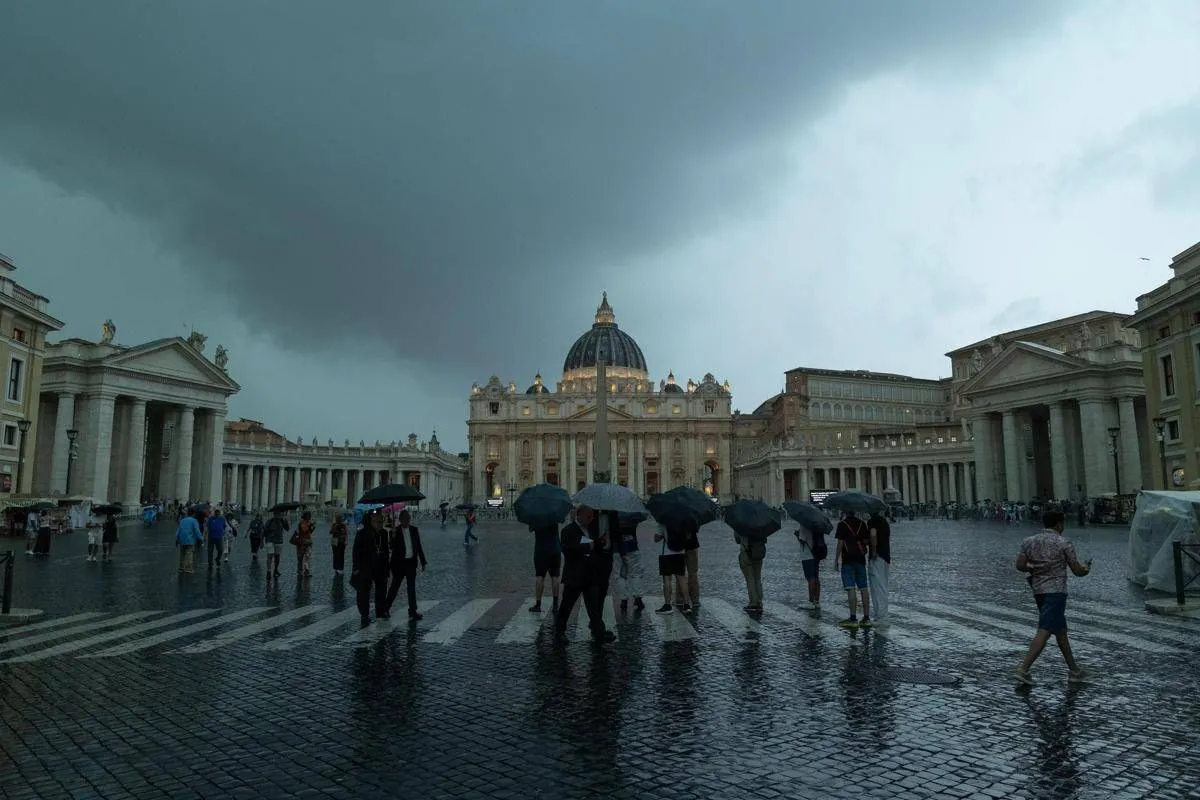 Meteo, arriva il maltempo: pioggia e temporali da Nord a Sud, poi torna il caldo