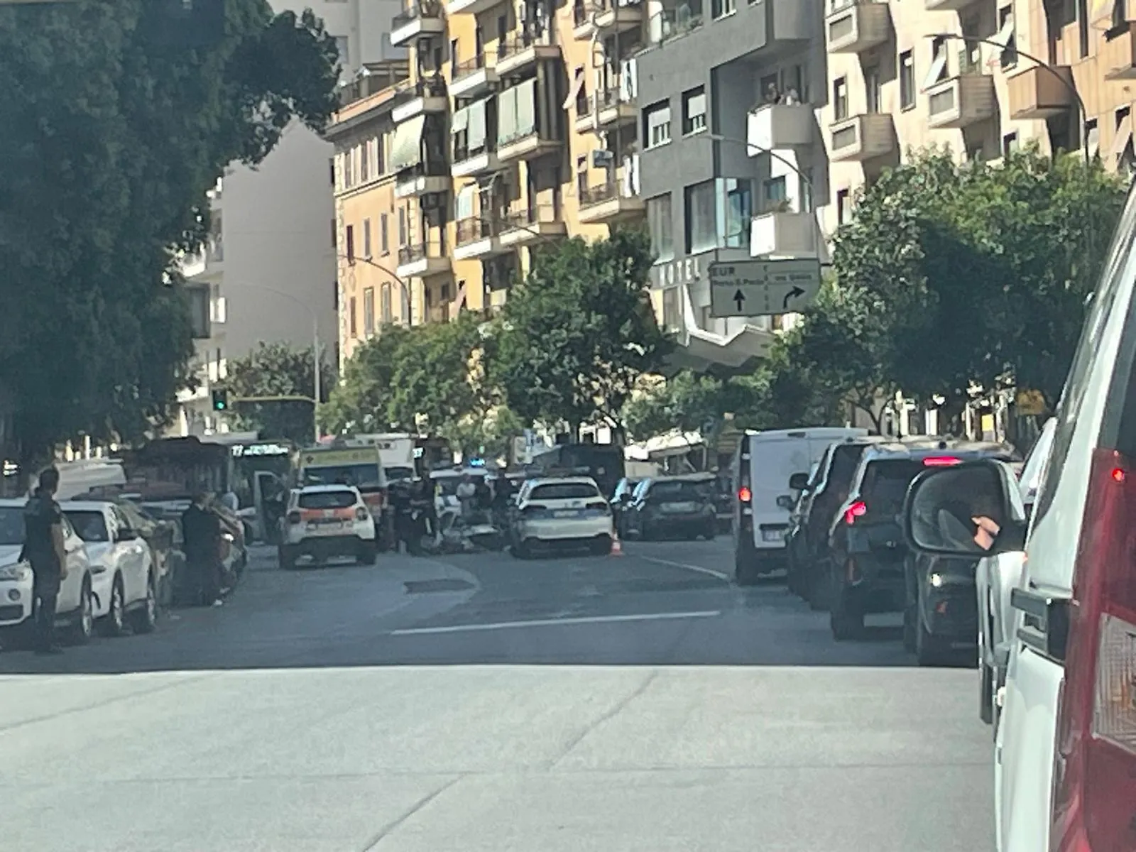 Scontro frontale tra due scooter: traffico paralizzato vicino San Giovanni