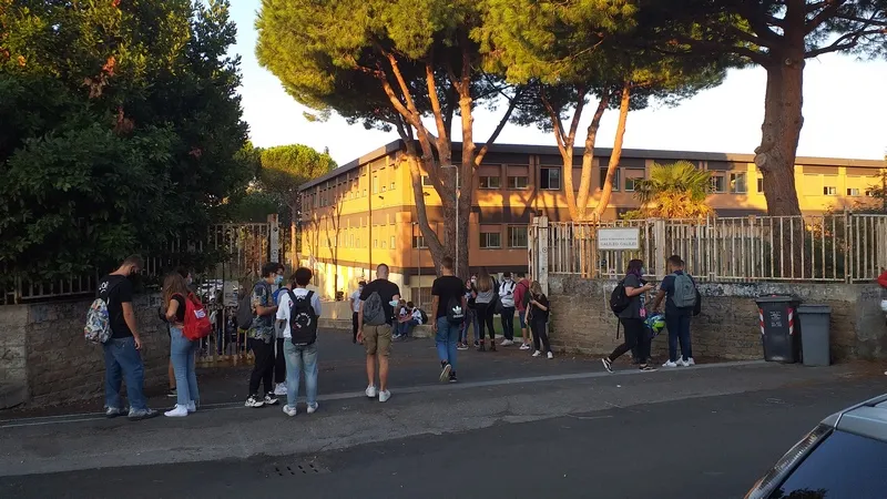 Carenza d'acqua al Galilei, la preside Saetta: "Nessuno sciopero, problema risolto" - TRC Giornale