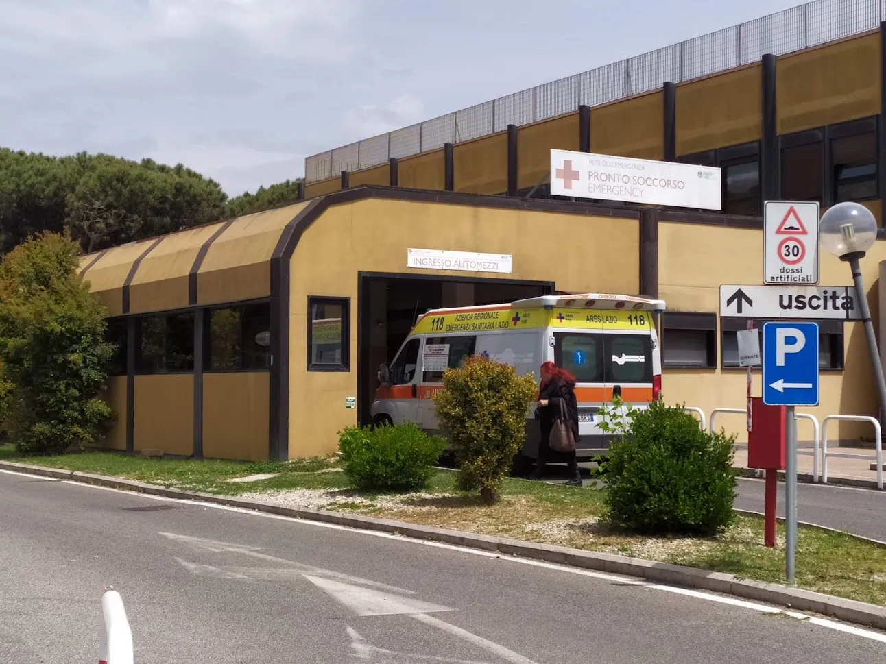 Malore improvviso sul litorale di Fiumicino, salvata dai finanzieri: "Manovre continue fino all'arrivo dei medici"