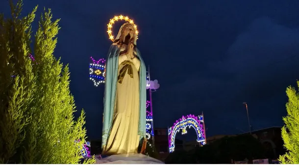 Processione e fiaccolata inaugurano il programma della festa patronale Stella Maris di Fiumicino