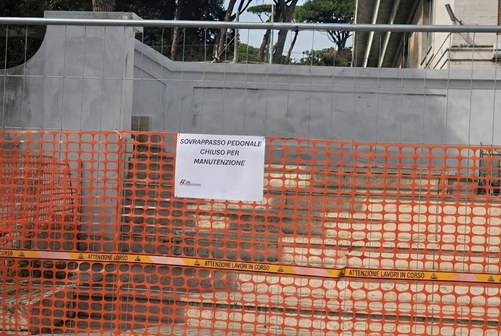 Cavalcavia pedonale stazione di Anzio chiuso da oggi: ecco cosa succede alla passerella
