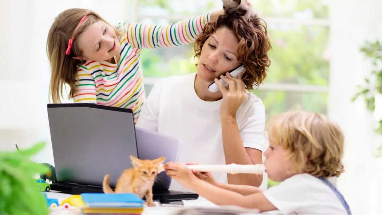 Bonus mamme, al via le domande per le madri lavoratrici con almeno due figli