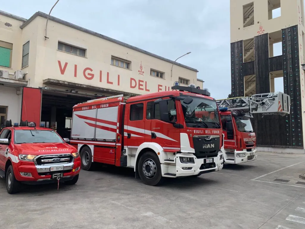 Incendio di sterpaglie a via delle Vigne, intervento dei Vigili del Fuoco