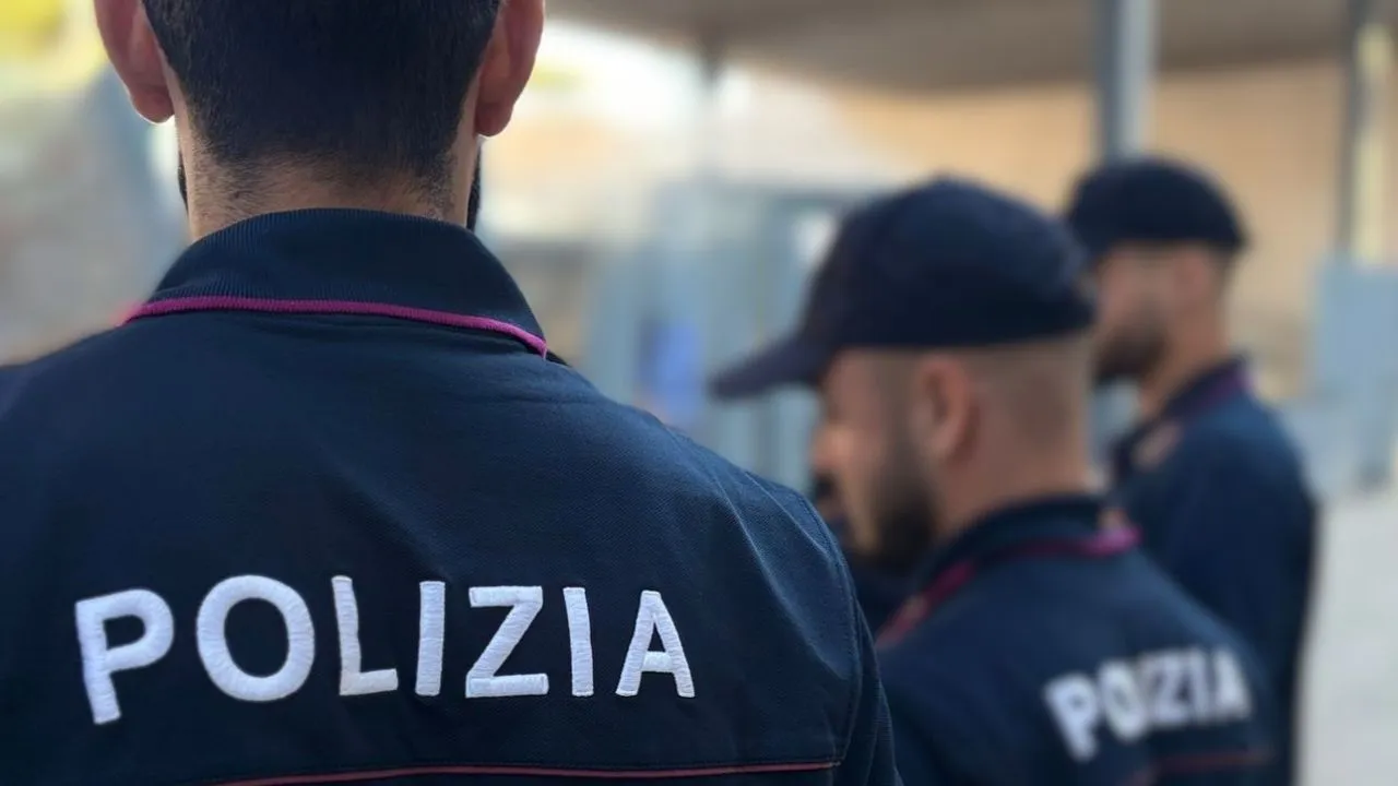 Blitz anti-droga tra Quarticciolo e Tor Bella Monaca, il poliziotto si finge cliente dell'"edicola": sei arresti