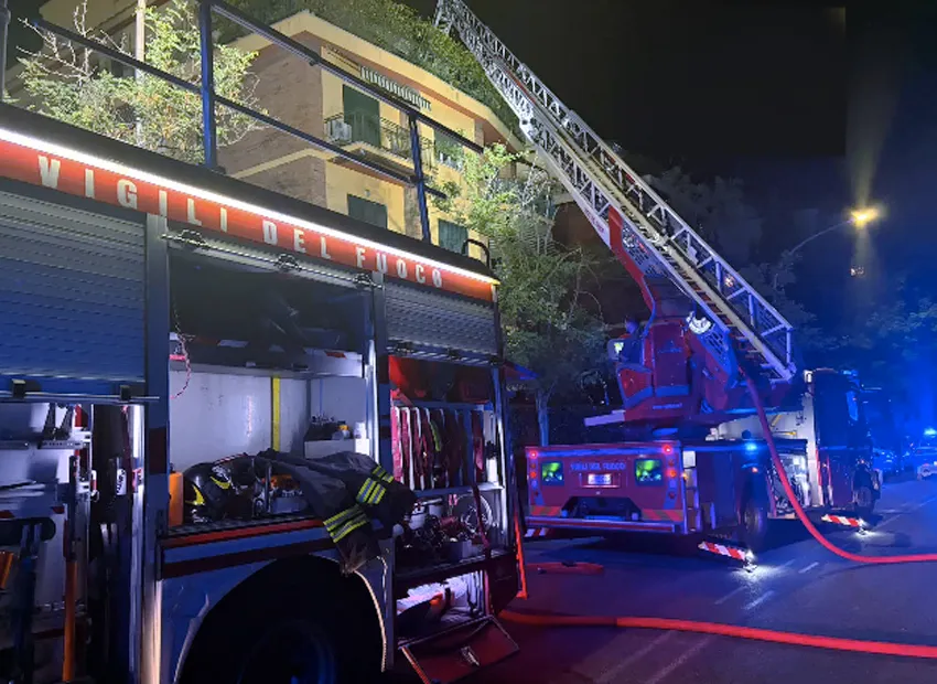 Inferno di fuoco in un appartamento a Gianicolense: proprietario e due gatti salvati in extremis (FOTO)