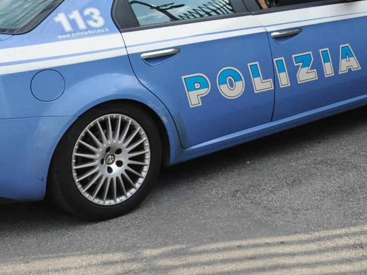 Ruba una carta di credito, poi si concede un gelato dietro l'angolo e viene arrestato all'Esquilino