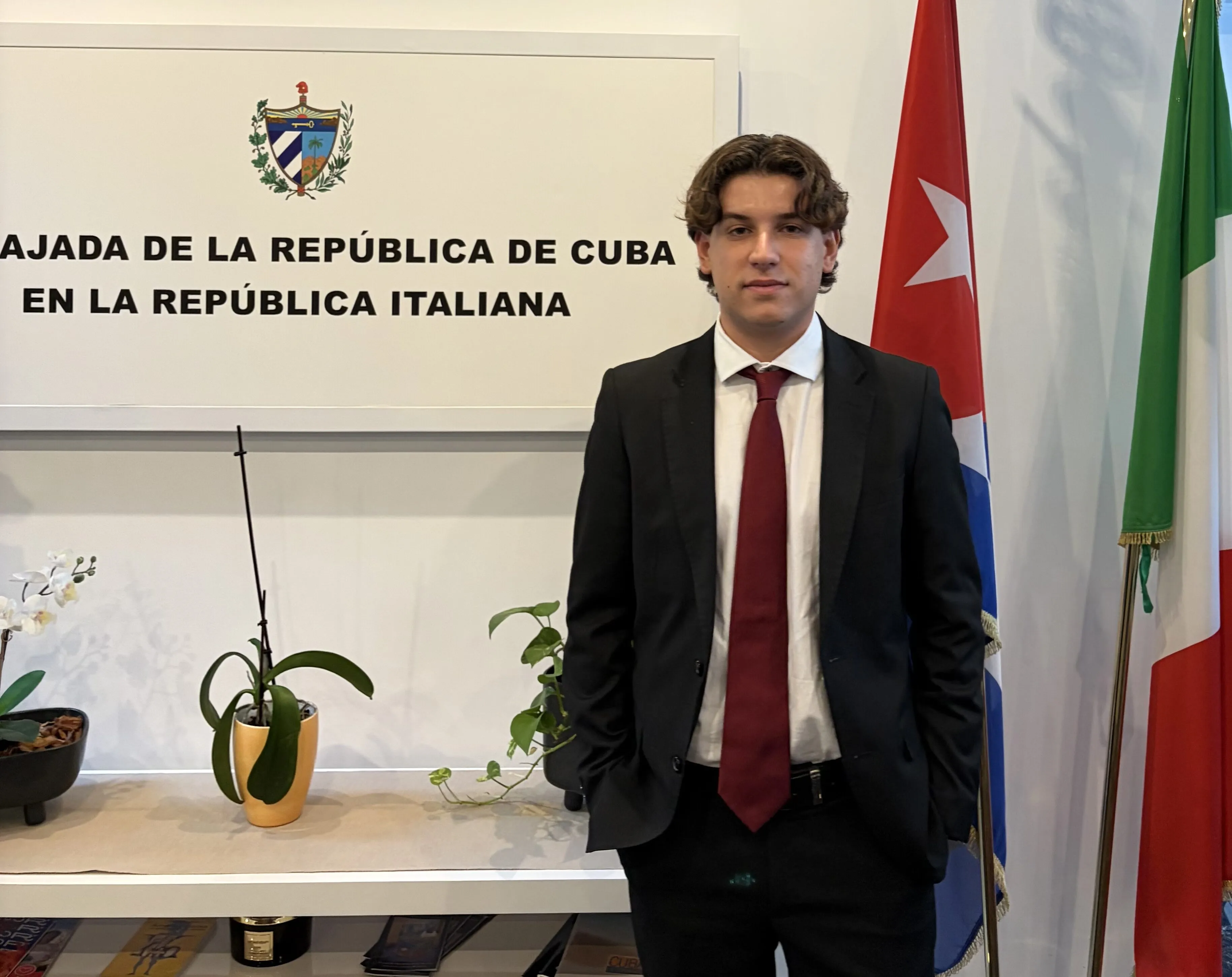 Giosuè De Felici all’Ambasciata di Cuba con la delegazione nazionale dei Giovani Democratici - TRC Giornale