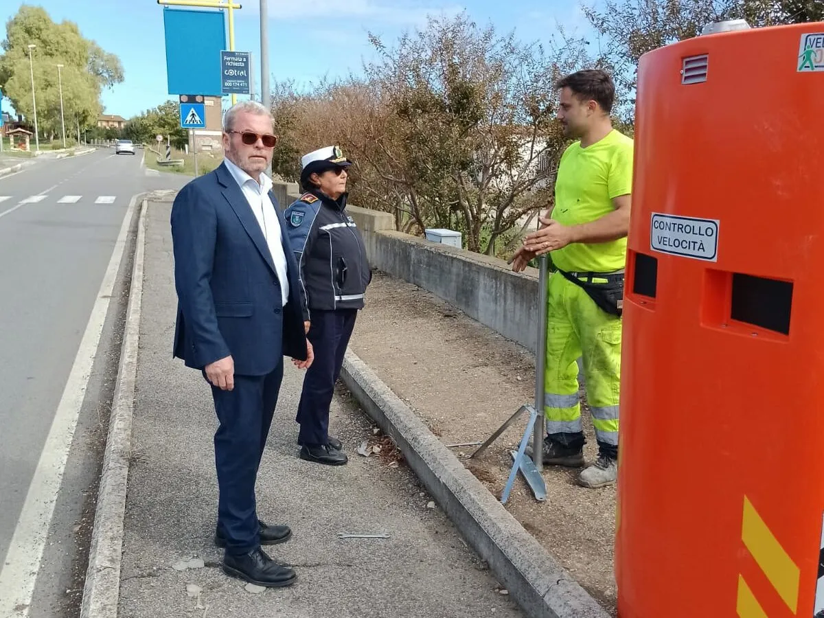 “Velo Ok” e segnaletica lampeggiante in via Doganale e lungo la via di Ceri, il Vicesindaco Ferri: “Intervento su zone segnalate dai cittadini” - TRC Giornale